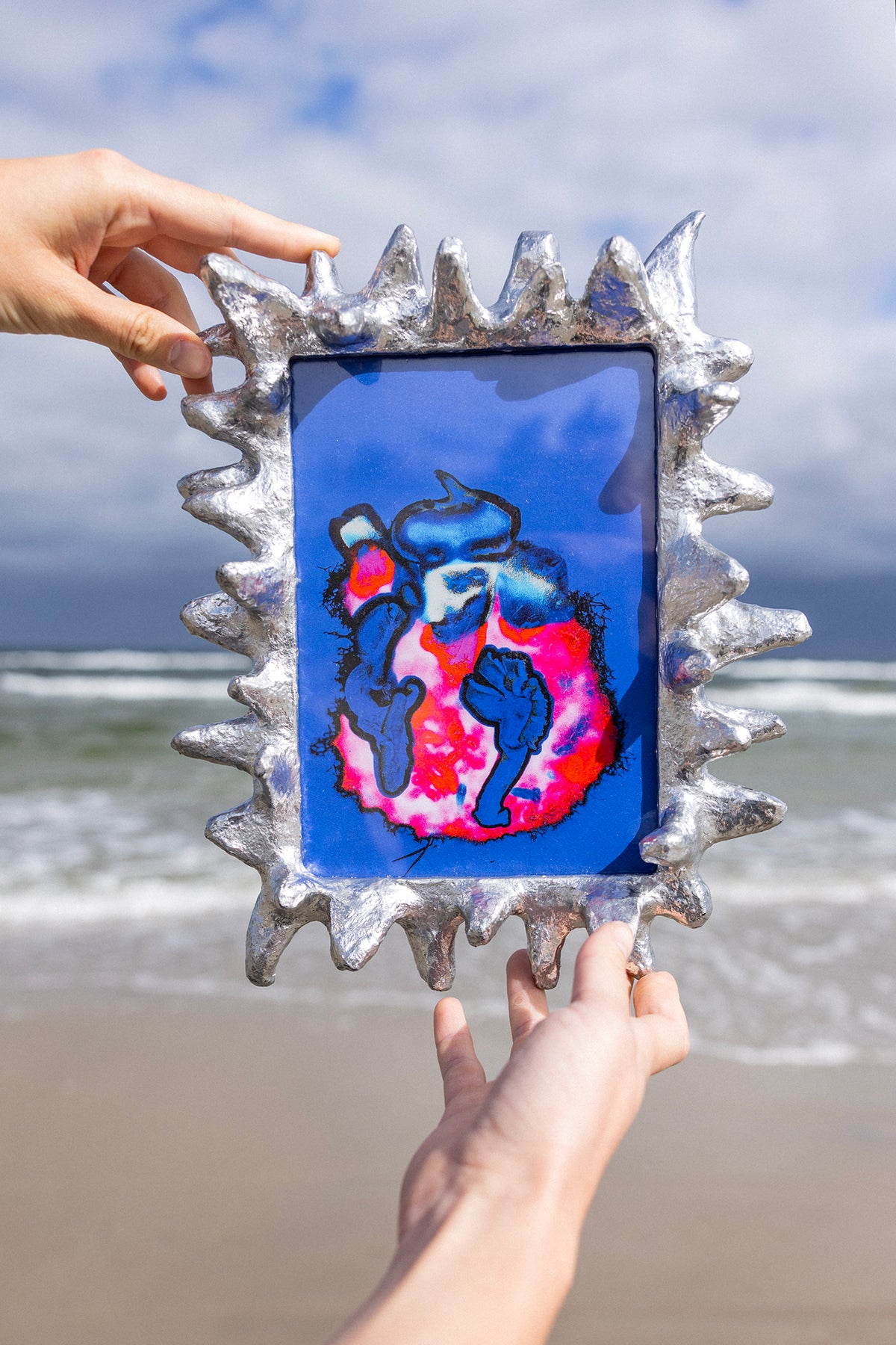 spiky frame